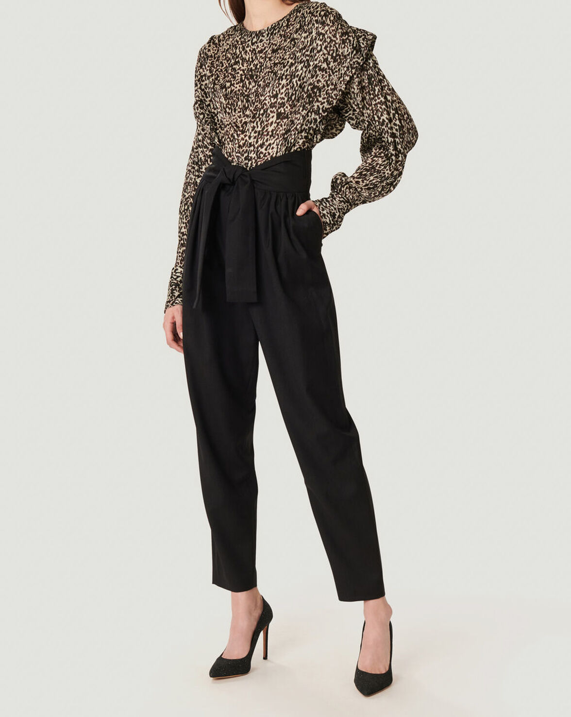 RUSKO STRONG SHOULDER LEOPARD TOP image number null